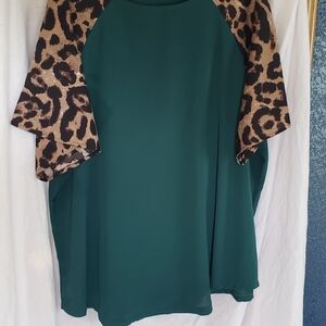 SHEIN Green Raglan Short Sleeve Blouse. 5xl.